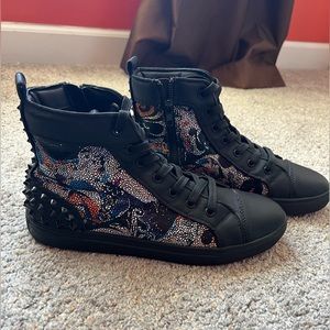 Modern high top shoes